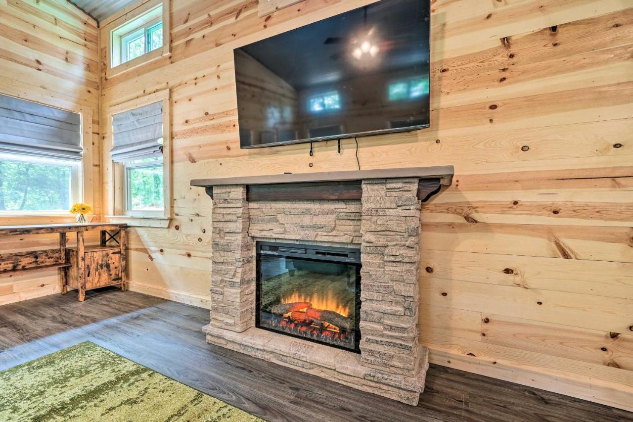 Stylish Cabin By Beavers Bend Hot Tub And Fire Pit Broken Bow Bagian luar foto