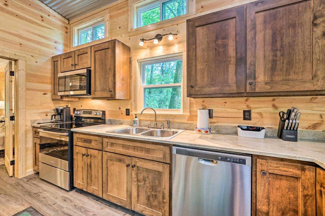 Stylish Cabin By Beavers Bend Hot Tub And Fire Pit Broken Bow Bagian luar foto