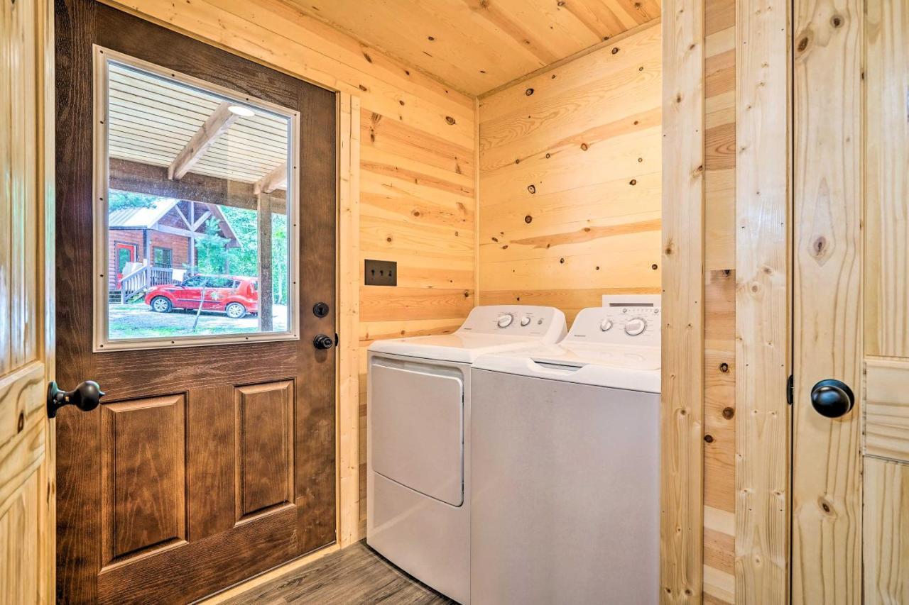 Stylish Cabin By Beavers Bend Hot Tub And Fire Pit Broken Bow Bagian luar foto
