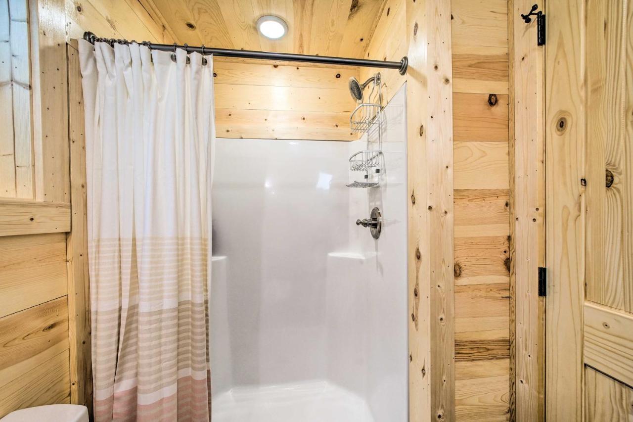 Stylish Cabin By Beavers Bend Hot Tub And Fire Pit Broken Bow Bagian luar foto
