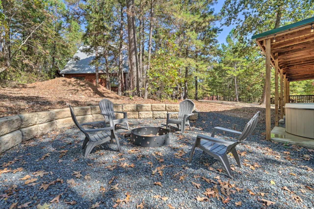 Stylish Cabin By Beavers Bend Hot Tub And Fire Pit Broken Bow Bagian luar foto