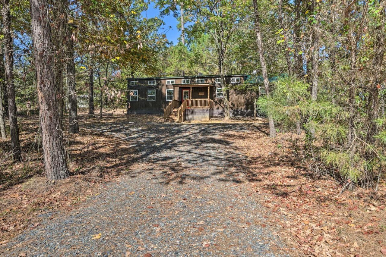 Stylish Cabin By Beavers Bend Hot Tub And Fire Pit Broken Bow Bagian luar foto